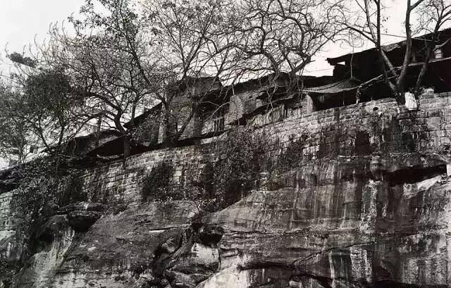 和平路,金汤街交会处,修建于明代,是重庆陆上通往成都的唯一陆地城门