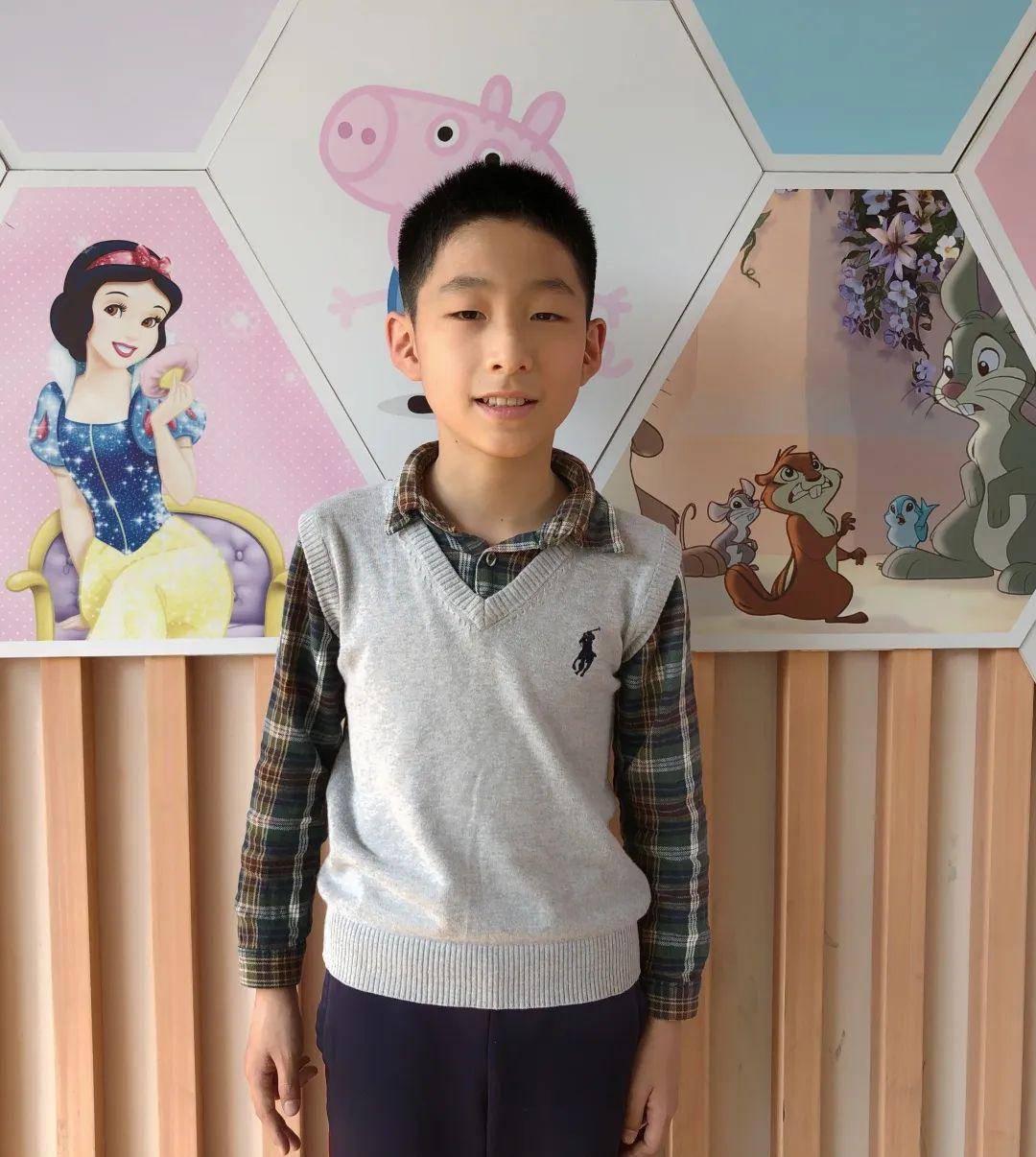 周煜皓:陆同学去外婆家吃饭肯定很开心,外婆抓了一只大鹅准备煮鹅汤