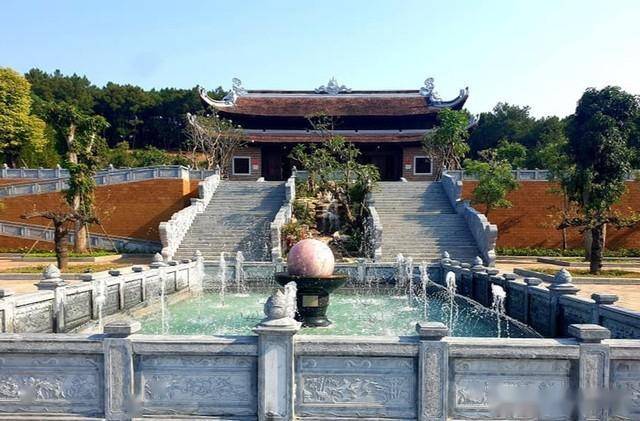 越南纪念胡志明诞辰130周年:地方政府修复阮氏祠堂,阮春福出席