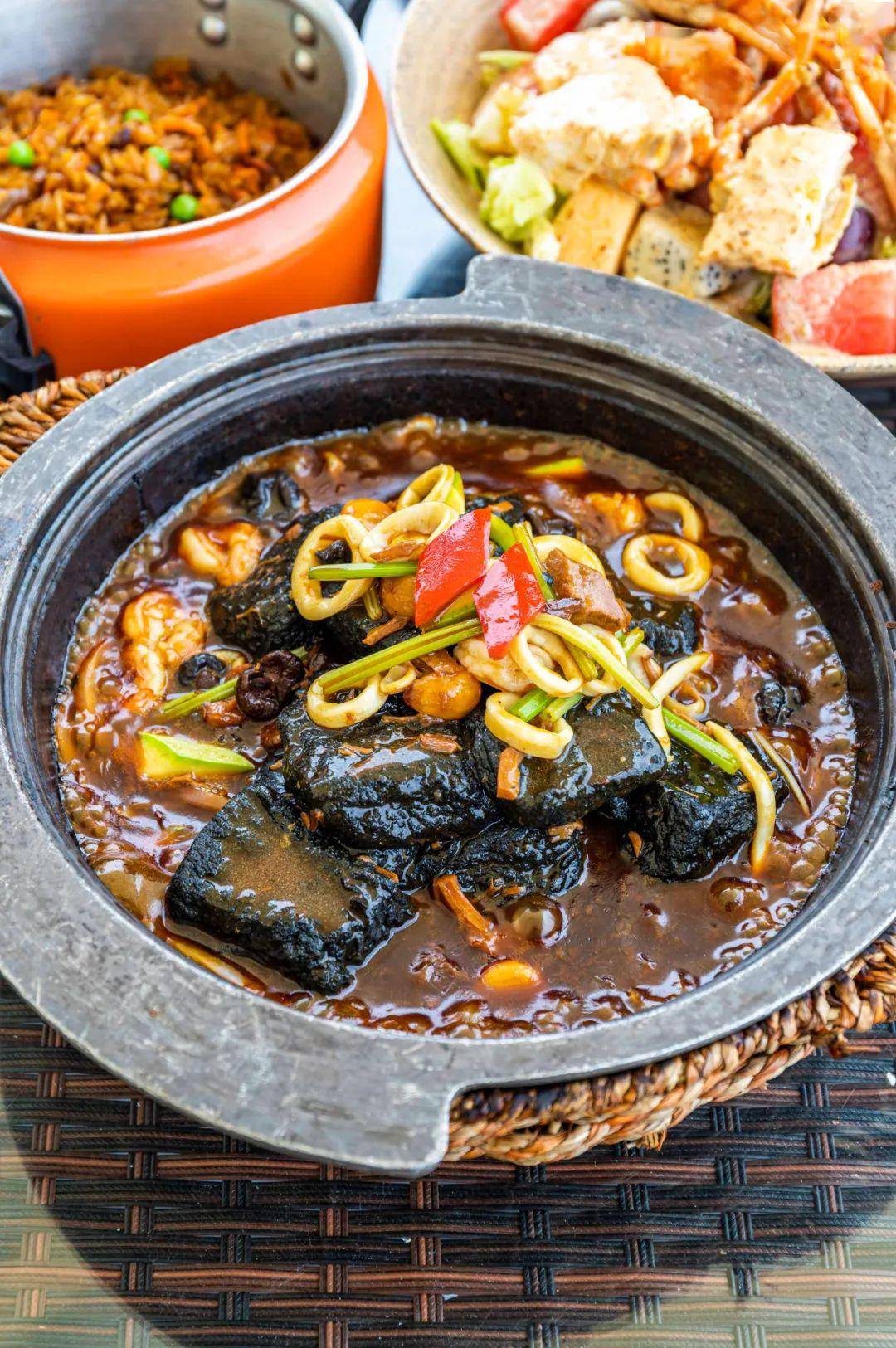 看起来平淡无奇的黑豆腐,其实也是202的爆款 .