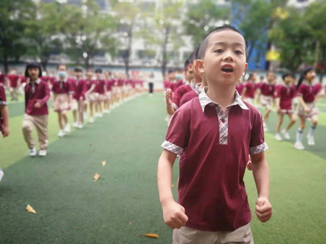 好久不见珠海这位小学生一见老师就叫园长妈妈