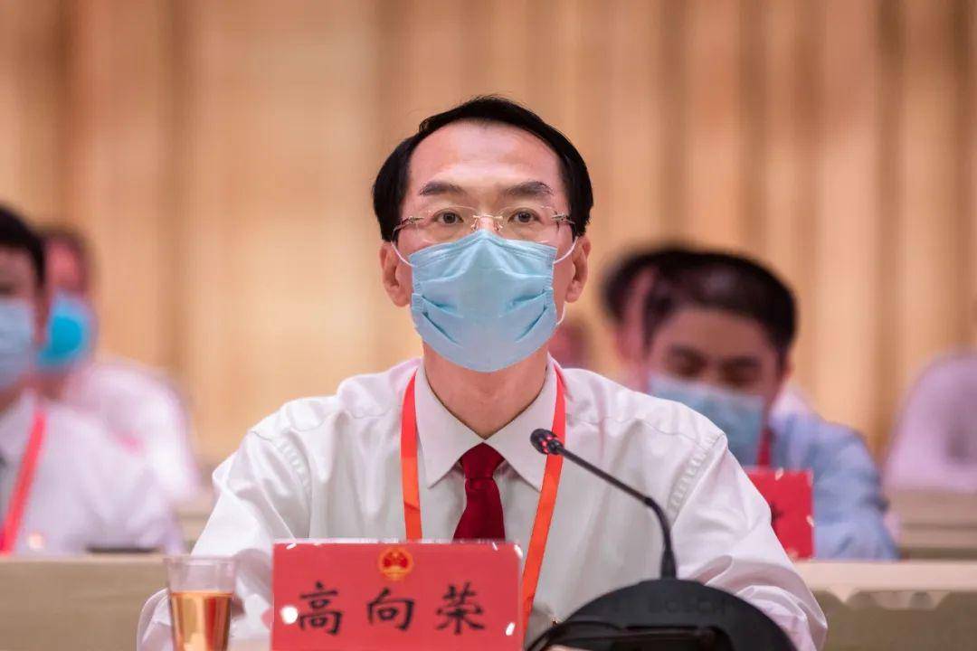 县委书记高向荣发表讲话 本届代表共有339名,其中,能够执行代表