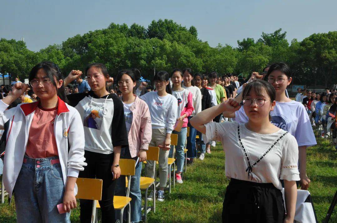 如歌岁月应无悔,蟾宫折桂当有时—仪征市第二中学隆重举行2020届