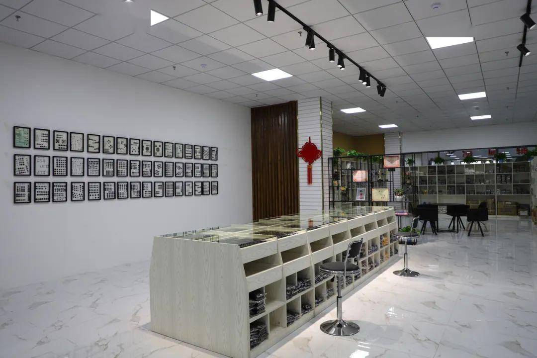 改革开放之初,章华妹凭着"敢为人先,特别能创业创新"的温州人精神