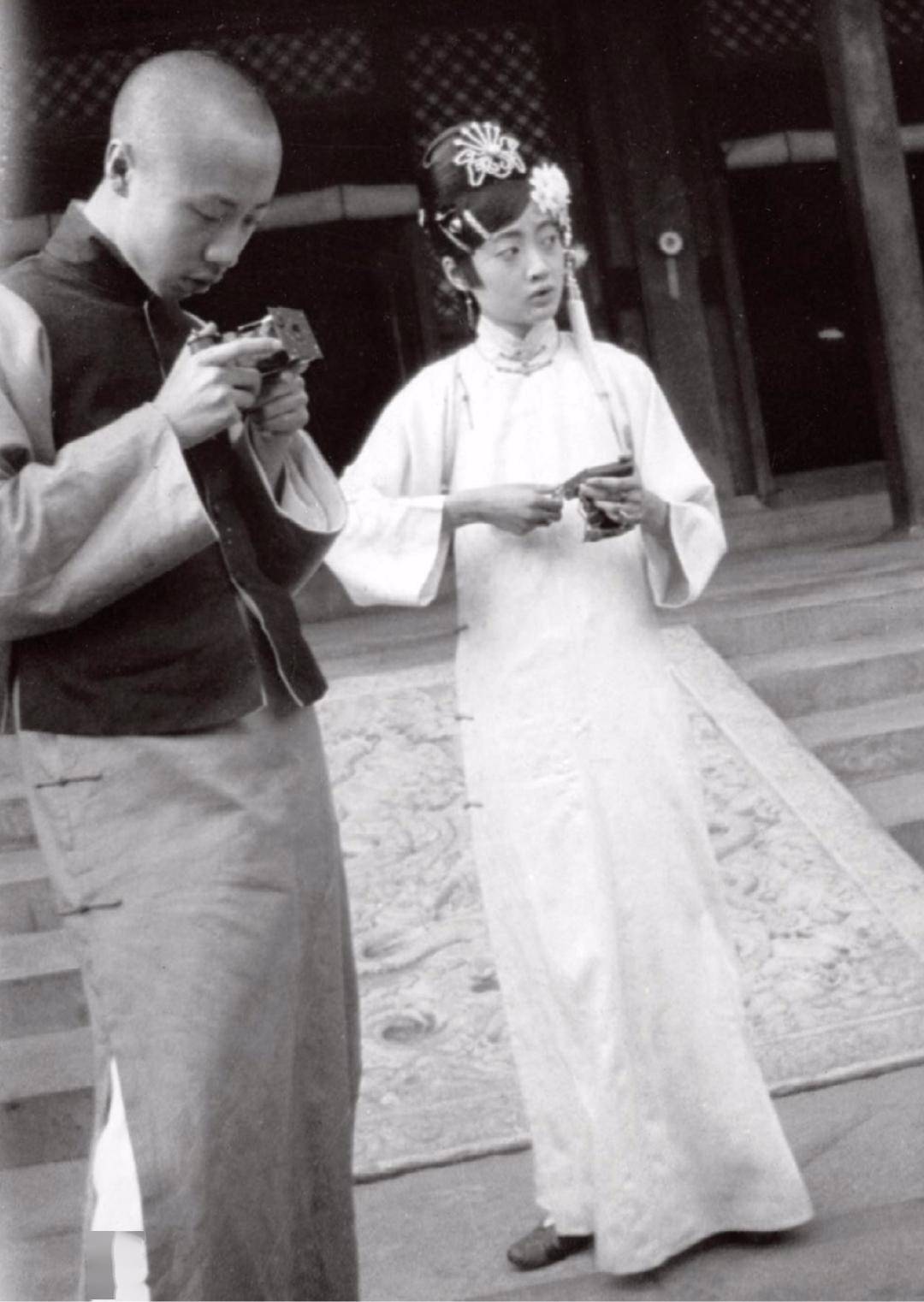 清晚期 溥仪生母瓜尔佳氏像苏完瓜尔佳氏(右)(1884911921),荣禄之女