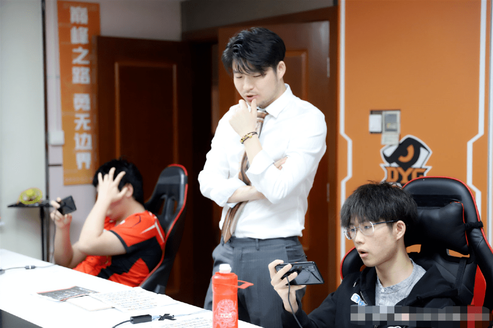 还在质疑dyg林的水平lgd教练不信bp会被猜到下1秒打脸了