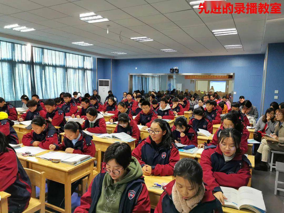 今晚我们为您亮灯雨中岱山校区520感恩亮灯活动