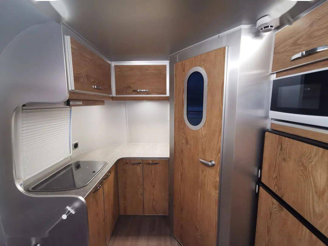 67710上海房车展全铝车身的星舟二号房车集豪华配置与科技外观于