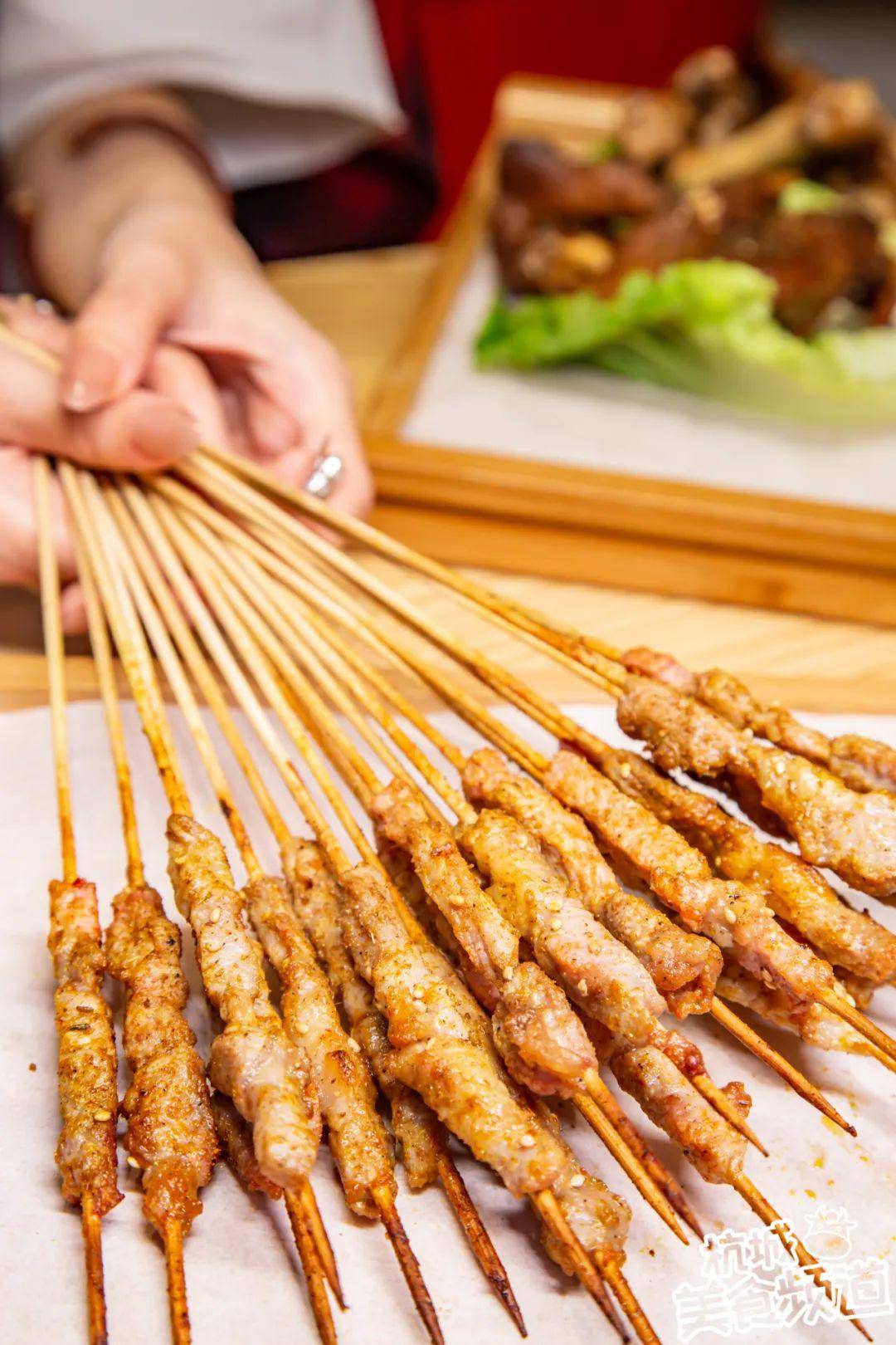 这家新开的烧烤店,一秒穿越到三国,服务员居然是貂蝉?