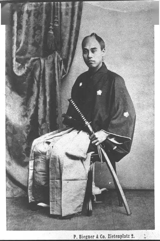 1862年,福泽谕吉在欧洲福泽谕吉最初为学习兰学而进入绪方洪庵的适塾