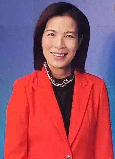 产科护士长 覃桂荣从事产科临床护理工作34年,具有丰富的产科临床护理