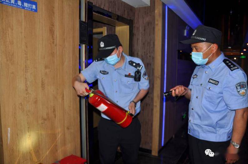 雷霆行动一晚上砀山警方抓了56人现场视频