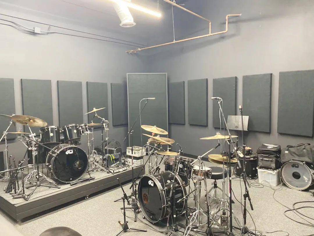 美国九拍公司录音棚落成加州9beats车牌成亮点