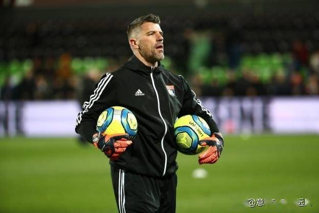 又见库佩!法国队万年老二难超曼联光头 退役曾辅佐现国安主帅