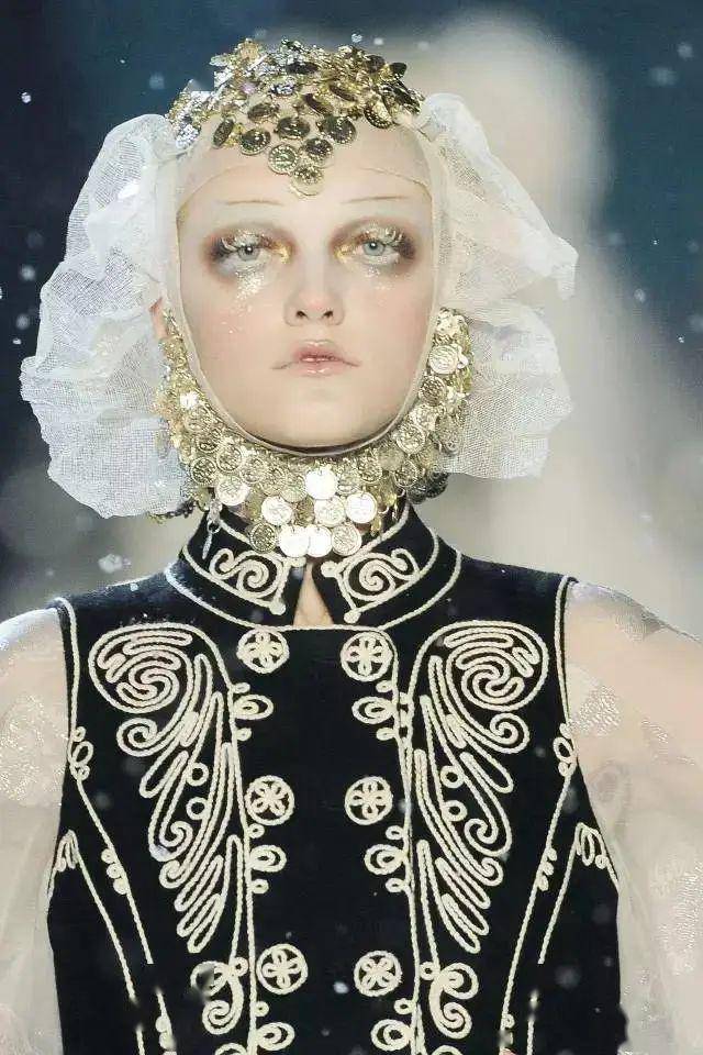 john galliano丨重温"海盗爷"的极致浪漫