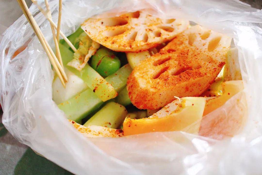 这些『酸嘢』小店,唤醒南宁人的味蕾_李果