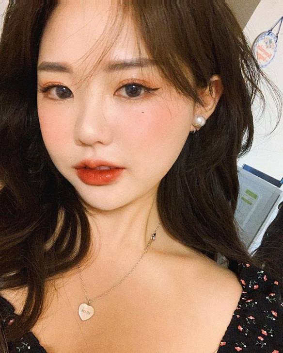 最强童颜驾到!肉感"胸"涌丰满韩国美女「洪瑛琦」