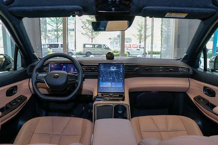 内饰:屏幕改良,体验更佳