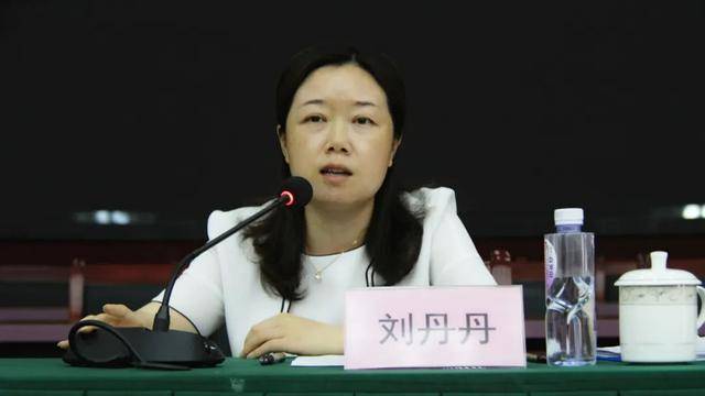 会上,县创建办负责人解说了《宜丰县创建全国文明城市工作手册》和