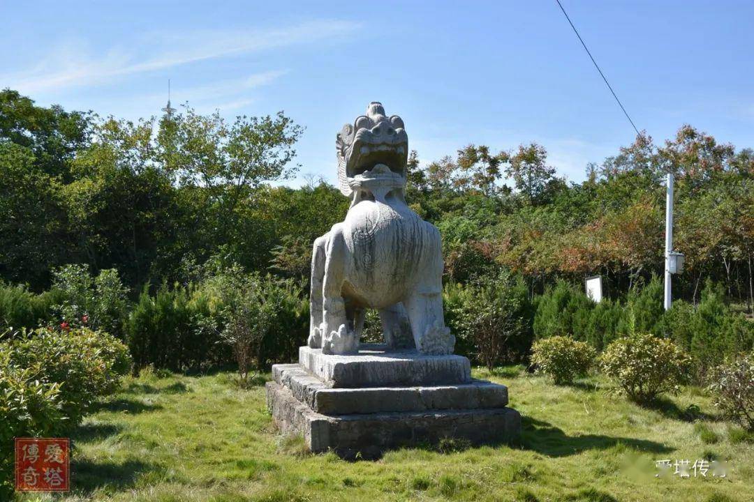 南梁被西魏打败后,拥立萧统第三子萧詧建立西梁政权,后来西凉并入隋