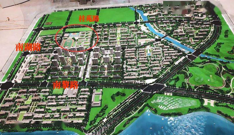 5月23日, 淮北市第三实验小学(原局小)与 淮矿绿城·中湖明月完成签约