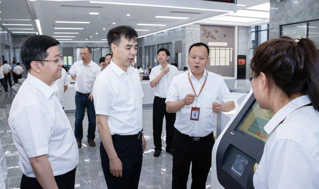 宣布中心启用,市委常委,公安局长夏文星,区委书记吴炳芳分别致辞,区委