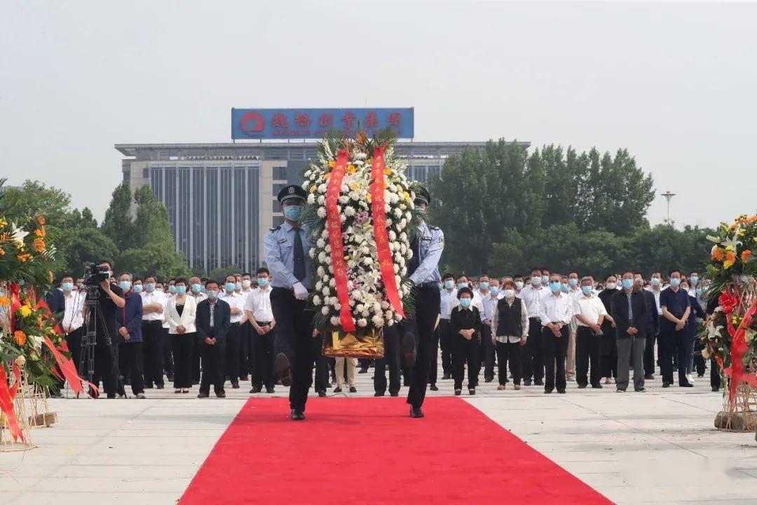 魏桥创业集团原董事长张士平逝世一周年追思会暨纪念馆落成揭牌仪式