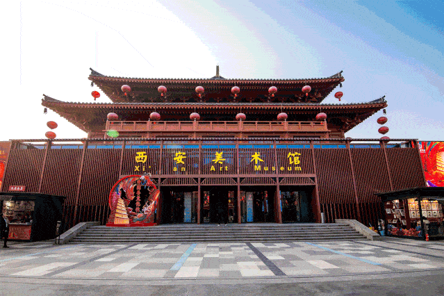 扫码进入西安美术馆小程序,点击预约看展,选择参观日期,填写个人信息.