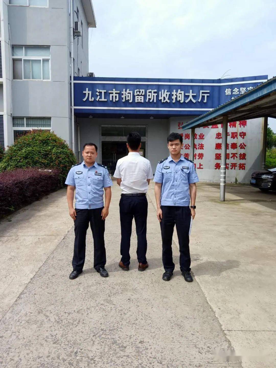 5月15日,湖口县公安局禁毒大队党支部,6·26服务中心和禁毒协会携同县