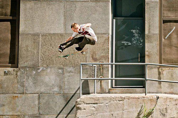 我们采访了抖音上的"nyjah huston"!_滑板