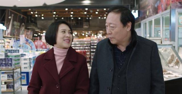 96岁大爷卖房娶55岁保姆苏大强为何迷恋蔡根花太现实