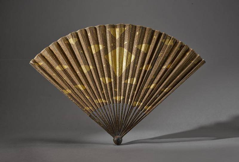 明代-金笺洒金漆竹骨折扇 -上海博物馆藏