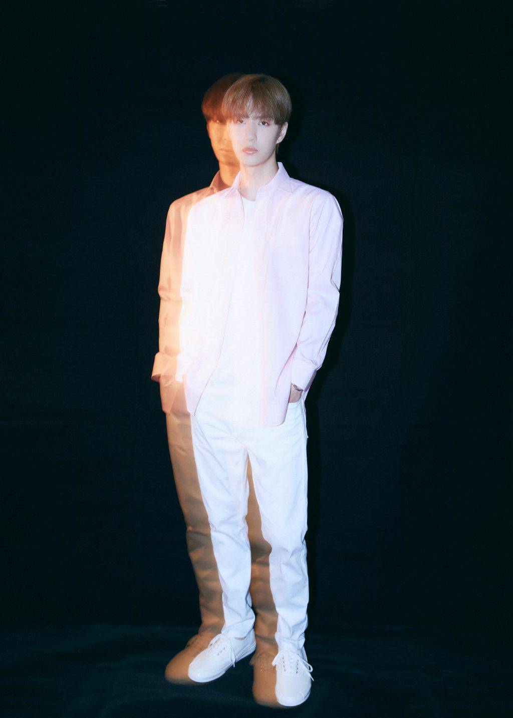 甜甜的那年今日王一博化身最帅机长可甜可盐的王老师