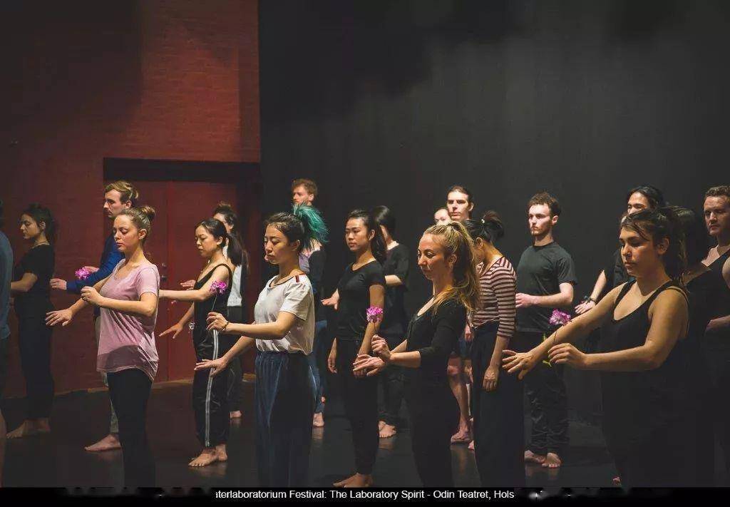 丁一滕2019年2月份时在丹麦欧丁剧团开办 transformations of