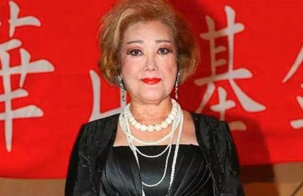 她比蓝洁瑛还惨,当红一次买4套房,晚年曾没钱治病吃馊食充饥_陈丽卿