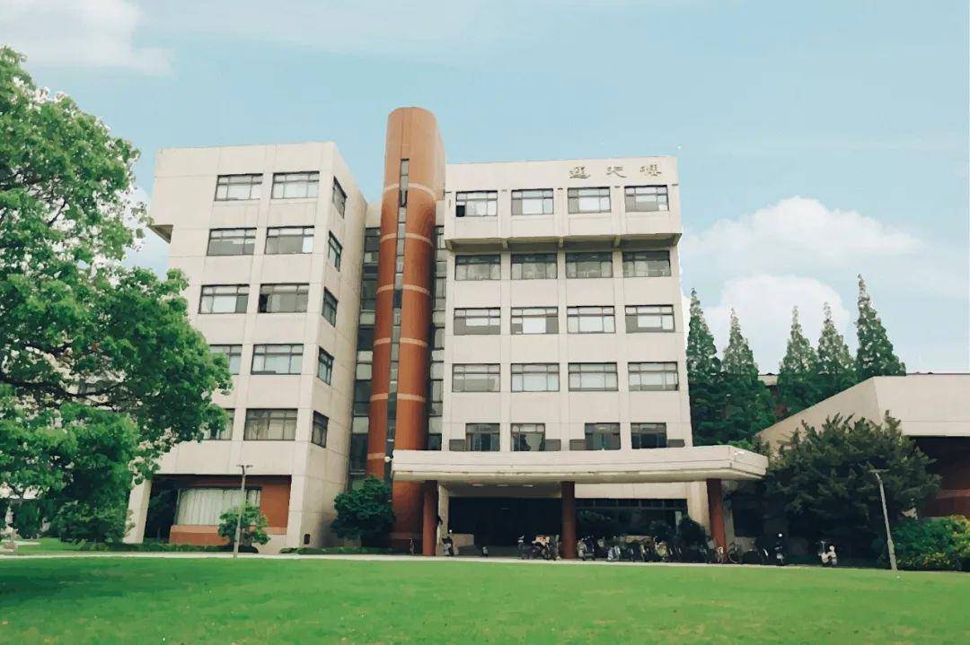 复旦复旦祝你115岁生日快乐