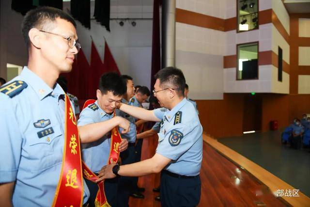 又有28名战友泪别军营