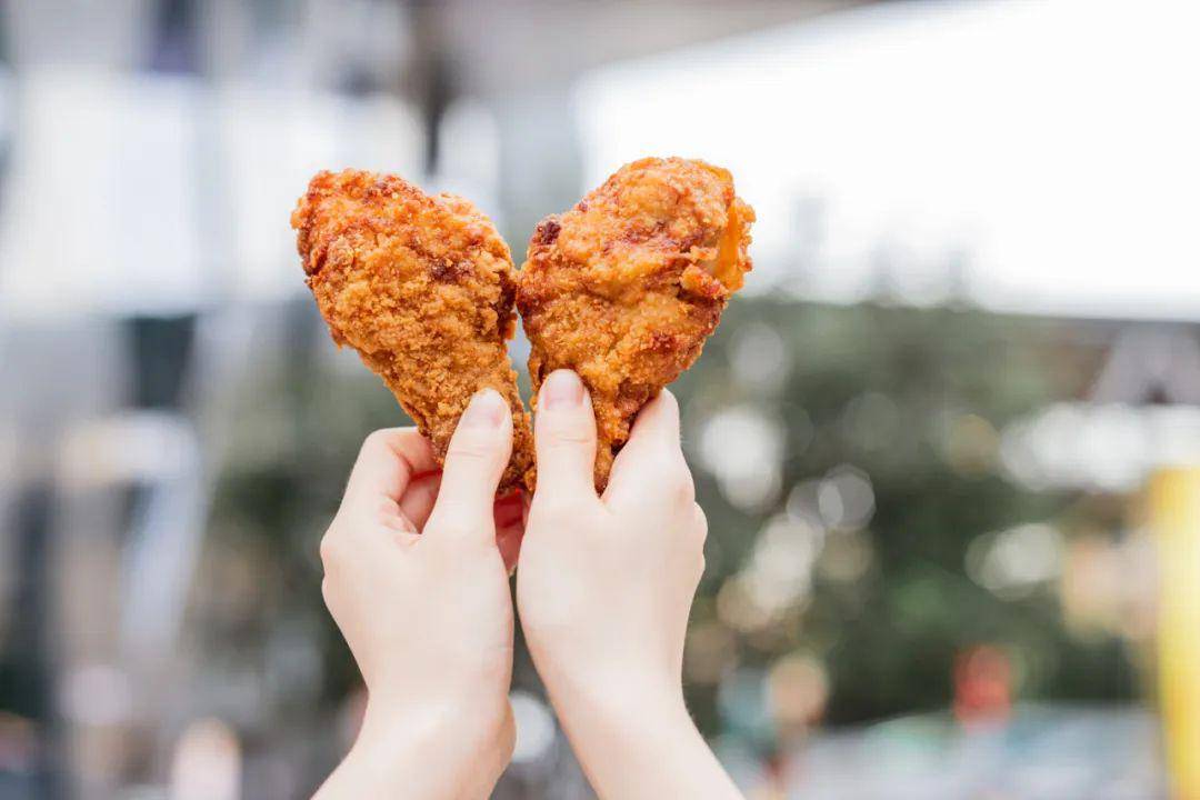 朋友圈都在刷屏,为什么麦当劳的这个炸鸡火了?_鸡腿