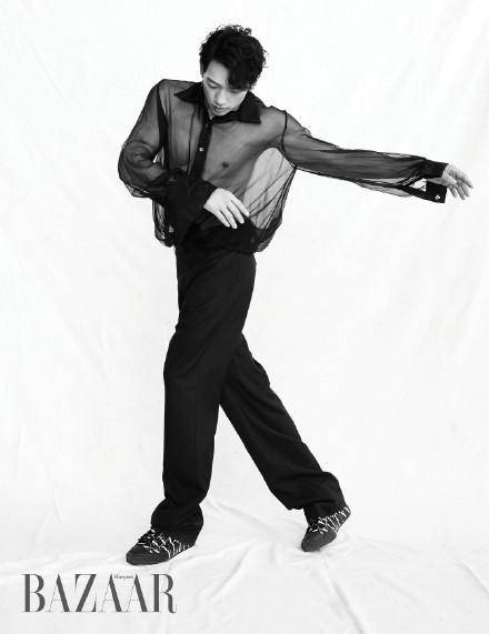 37岁南韩巨星rain狂健身登韩版时尚芭莎大秀腹肌好身材