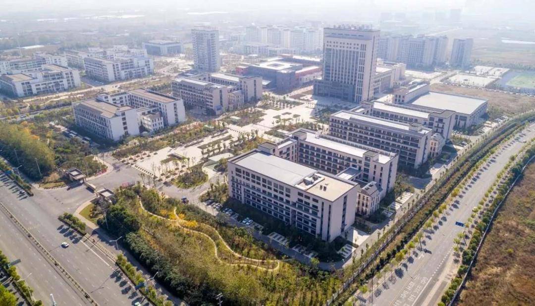 合肥工业学校(来源:光明日报记者 常河 马荣瑞)主办:合肥市人民政府