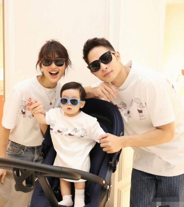 陈燃一家三口穿亲子装迎六一十个月罗密欧戴墨镜一脸高冷萌翻