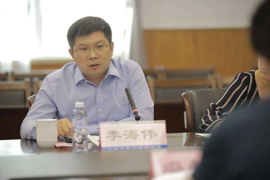 资讯| 我校迎接信息化标杆校培育校市教委调研