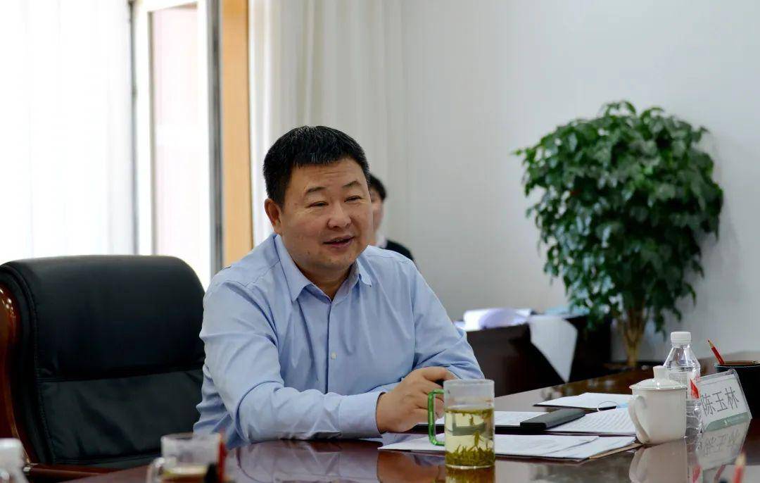 会上,公司党委书记,董事长陈玉林代表班子做了对照检查发言,班子成员