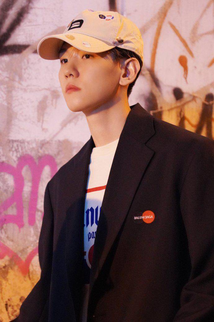 连迎面吹来的风都带着薄荷香气,伯贤高清写真官方物料释出!