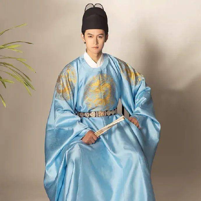 来一起欣赏小皇帝的衣橱_楚轩阁