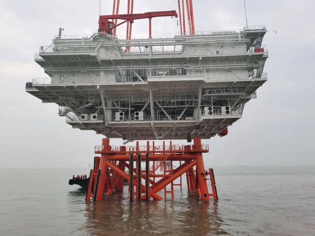 浙江省在建最大海上风电项目海上升压站顺利安装成功