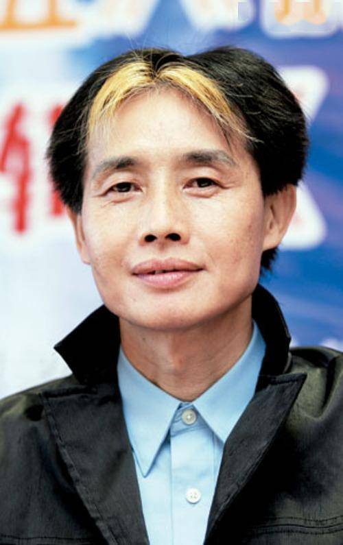 邓建国刚说完为洪欣养孩子转身便娶19岁的干女儿