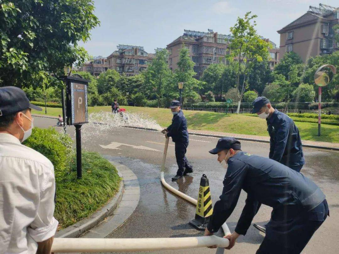 聞風而動未雨綢繆寧波萬科物業防汛工作持續進行中