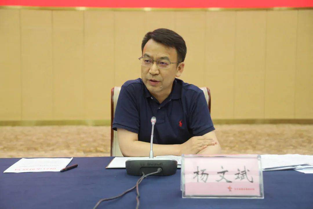 杨文斌指出,要充分认识人才的极端重要性.