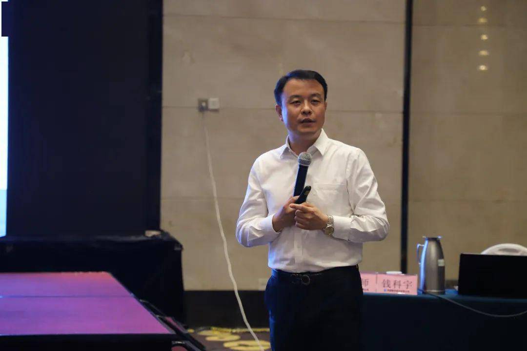 专家周华军《风险防范》张薇薇 《谈,算,管》杨磊 《税务管理》李应泉